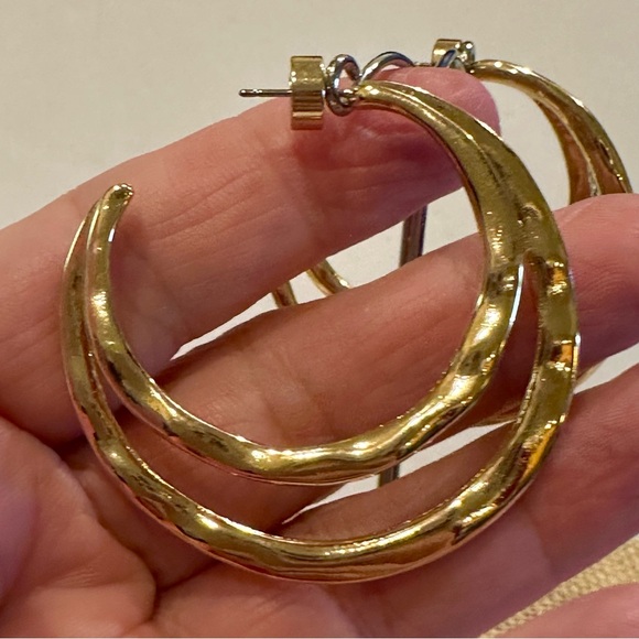 Banana Republic Earrings Gold tone double hoops hammered - Picture 4 of 14